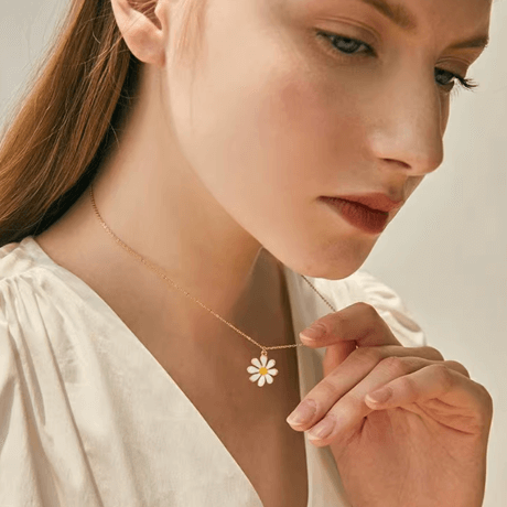 Original Daisy Pendant Collarbone Necklace